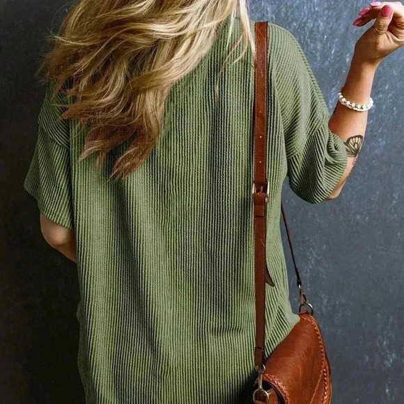 Green Casual Women's Twisted Threaded Short-Sleeved T-Shirt - Picture 2 of 5